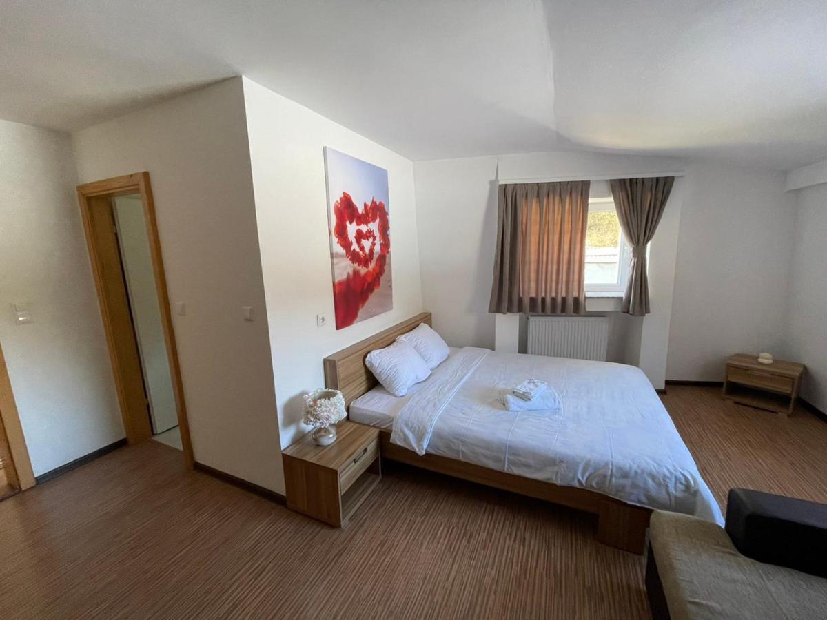 Motel "Kula" Cazin Esterno foto
