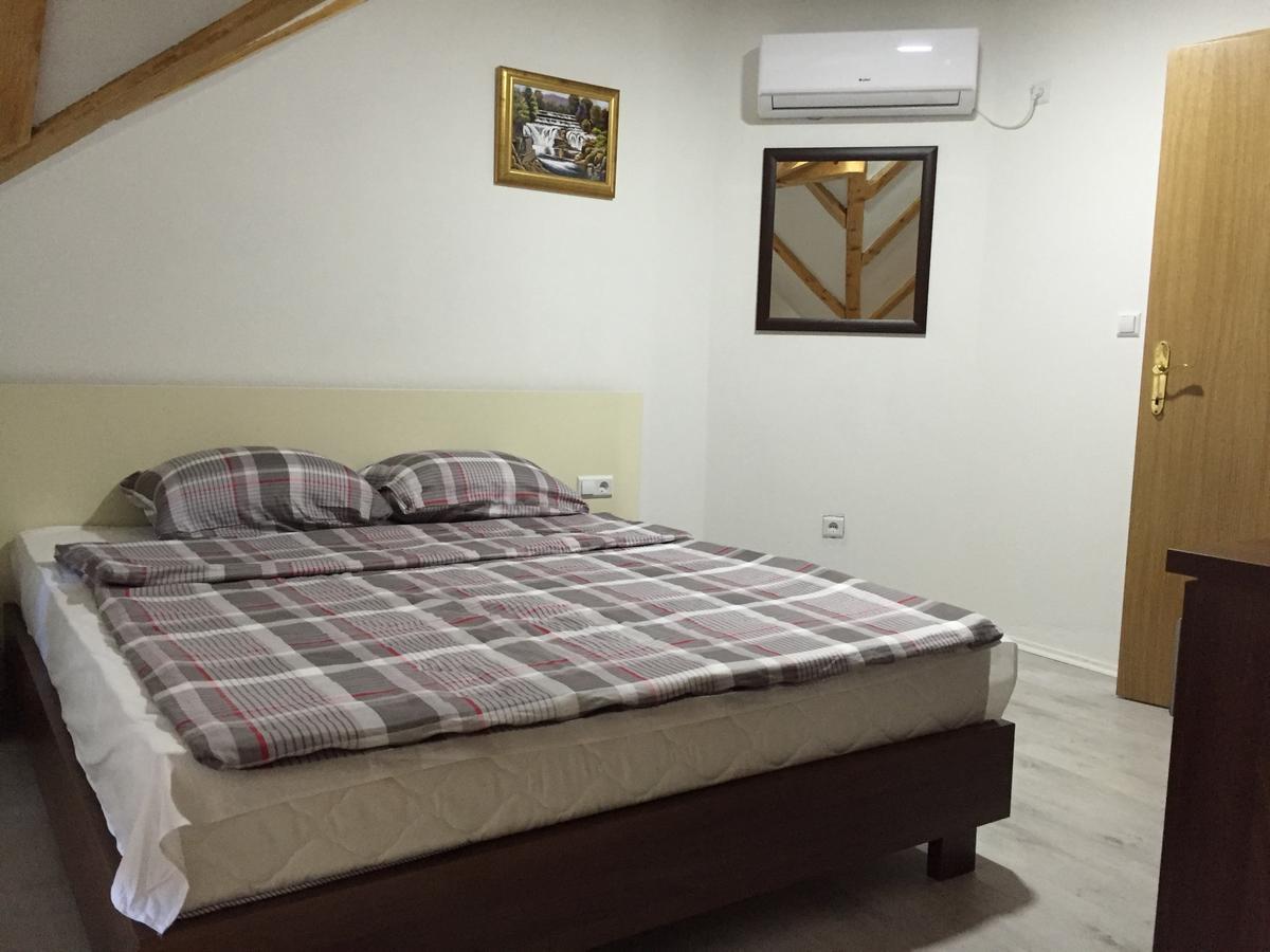 Motel "Kula" Cazin Esterno foto